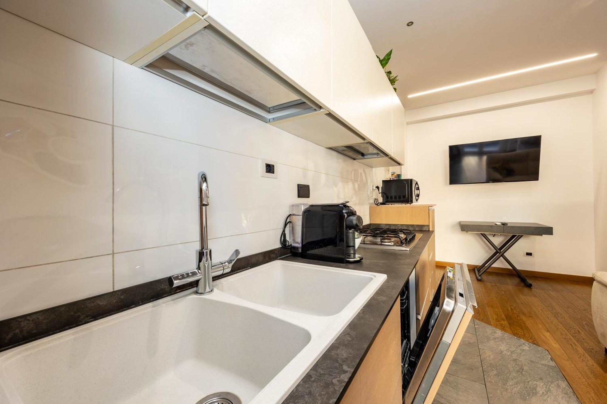 Stylish Apartment Rome Air Conditionig Wifi Tv 50 Metro 4 Minutes Away エクステリア 写真