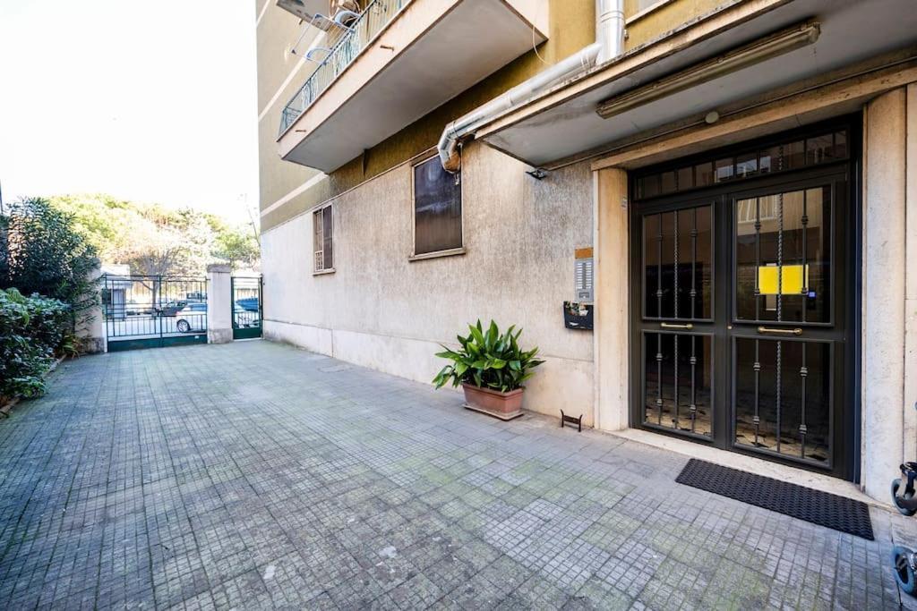 Stylish Apartment Rome Air Conditionig Wifi Tv 50 Metro 4 Minutes Away エクステリア 写真