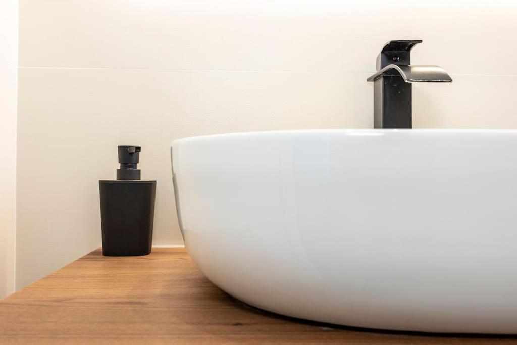 Stylish Apartment Rome Air Conditionig Wifi Tv 50 Metro 4 Minutes Away エクステリア 写真