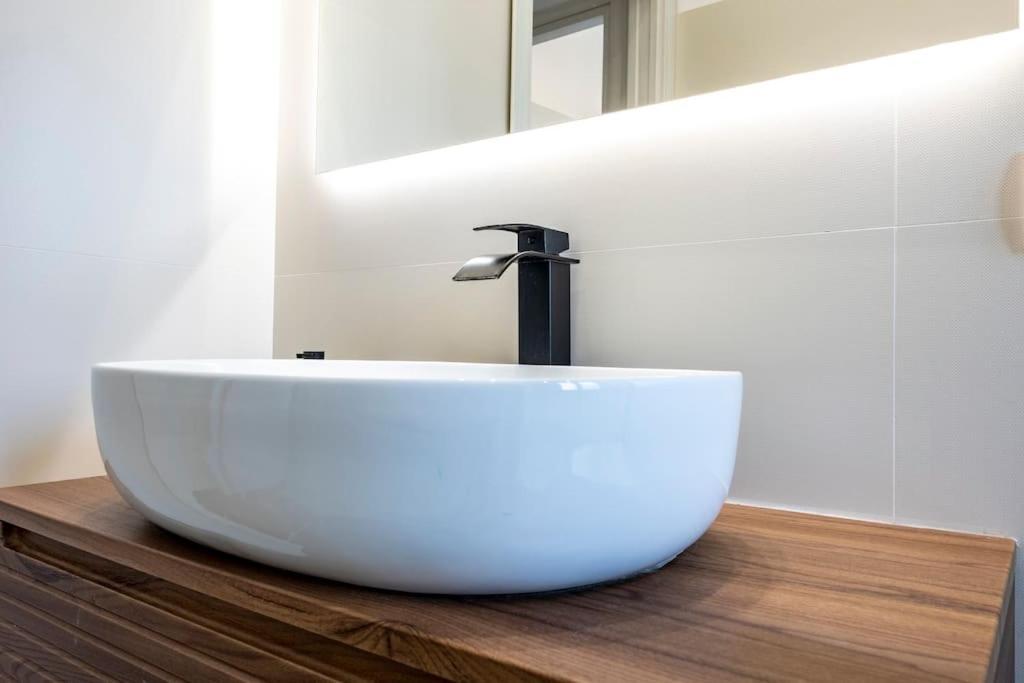 Stylish Apartment Rome Air Conditionig Wifi Tv 50 Metro 4 Minutes Away エクステリア 写真