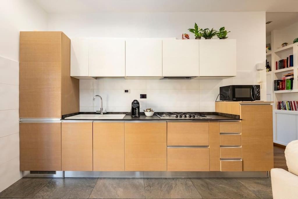Stylish Apartment Rome Air Conditionig Wifi Tv 50 Metro 4 Minutes Away エクステリア 写真